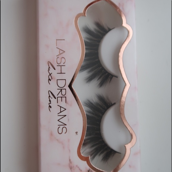 False Lashes - Picture 1 of 3